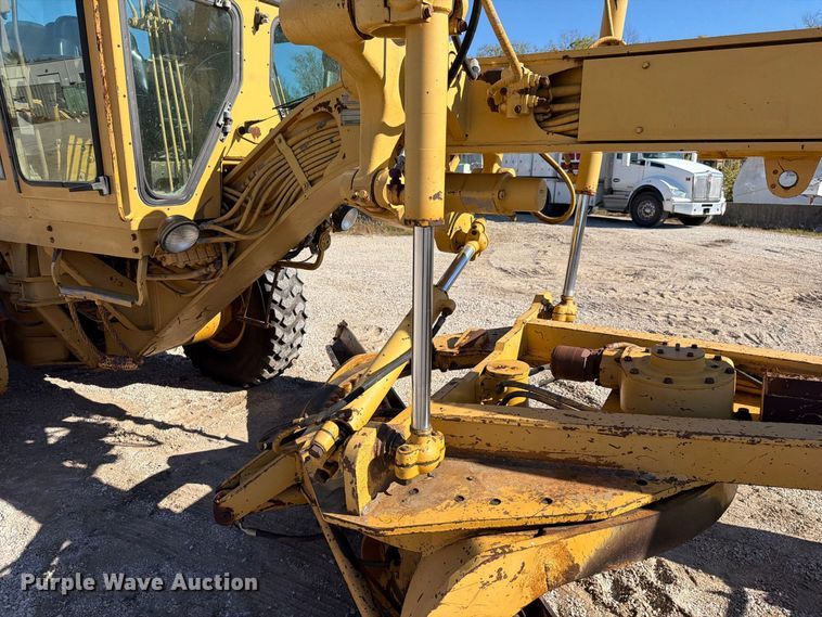image for item FN5908 1987 Caterpillar 140G motor grader