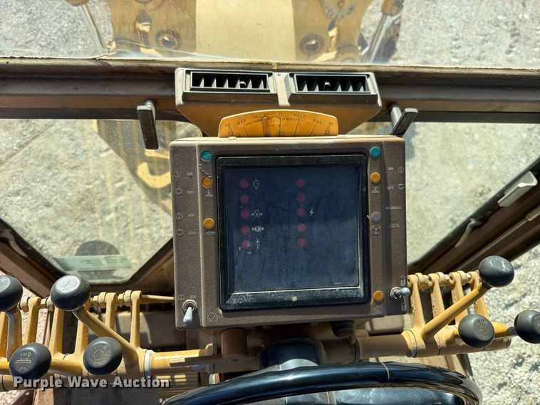 image for item FN5908 1987 Caterpillar 140G motor grader