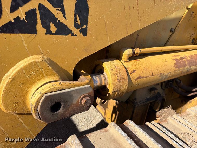 image for item FN5910 1995 Caterpillar 963B dozer