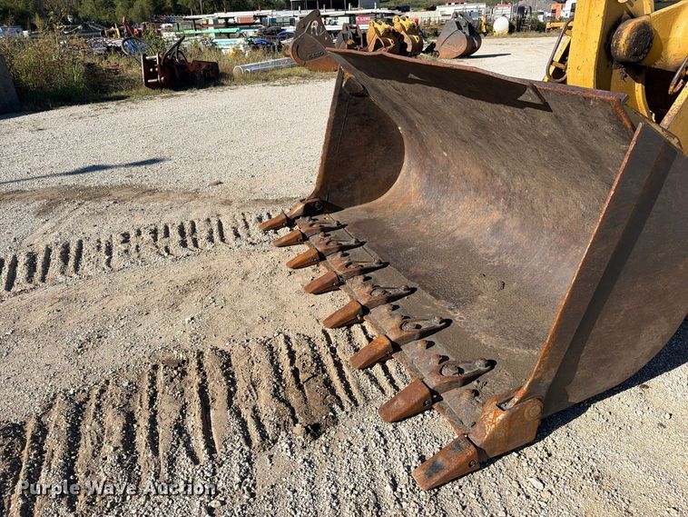 image for item FN5910 1995 Caterpillar 963B dozer