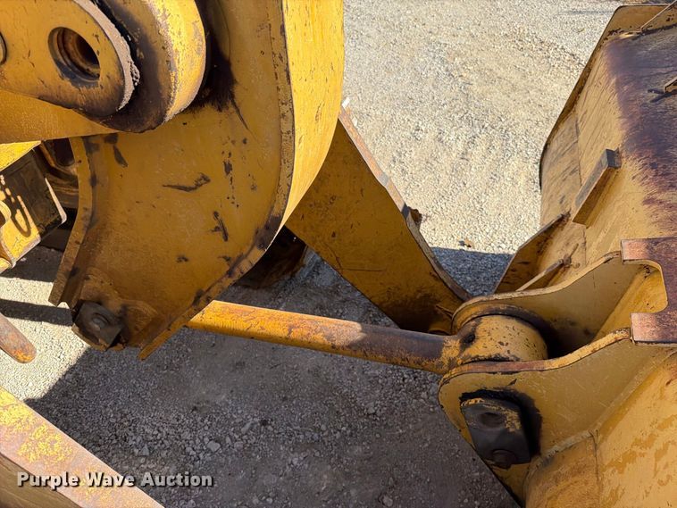 image for item FN5910 1995 Caterpillar 963B dozer