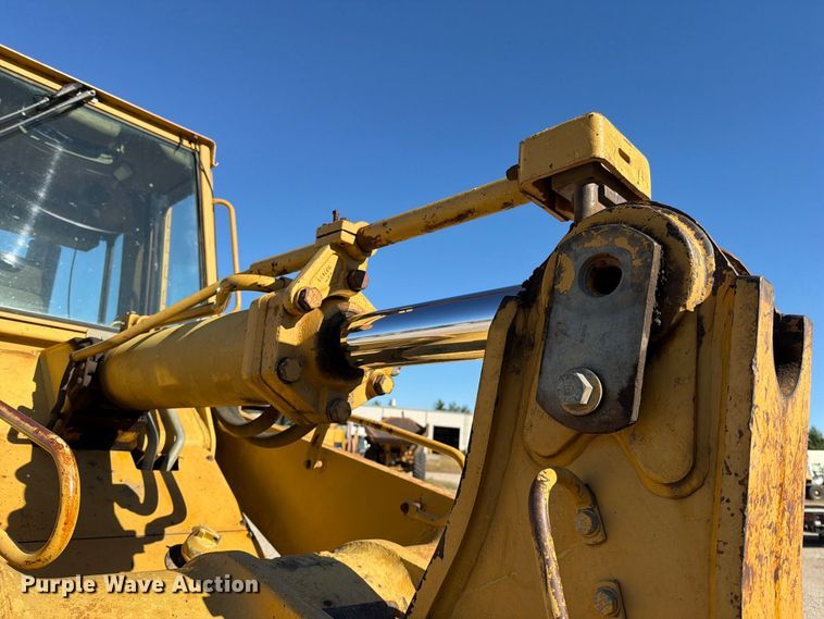 image for item FN5910 1995 Caterpillar 963B dozer