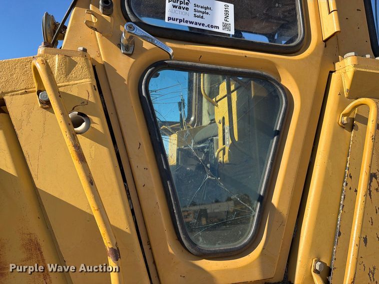 image for item FN5910 1995 Caterpillar 963B dozer