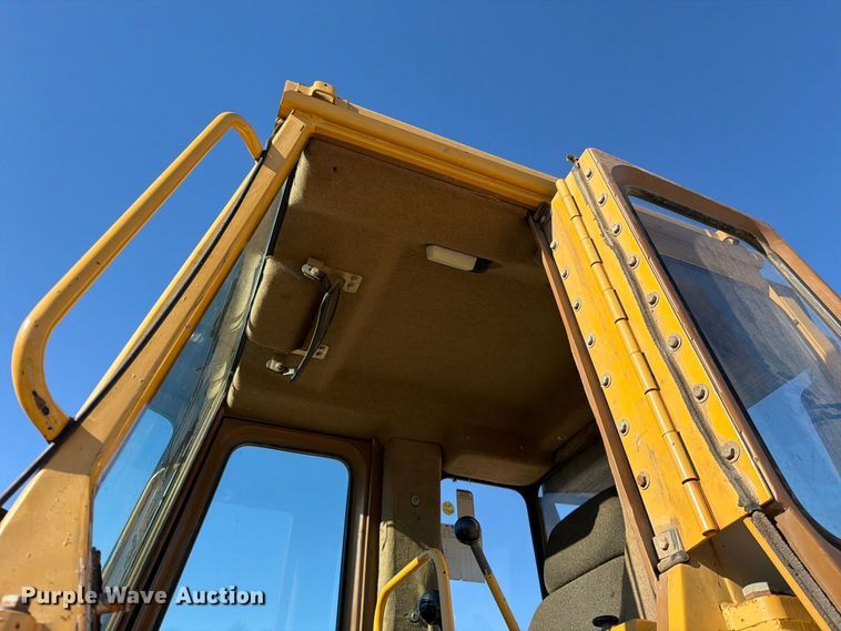 image for item FN5910 1995 Caterpillar 963B dozer