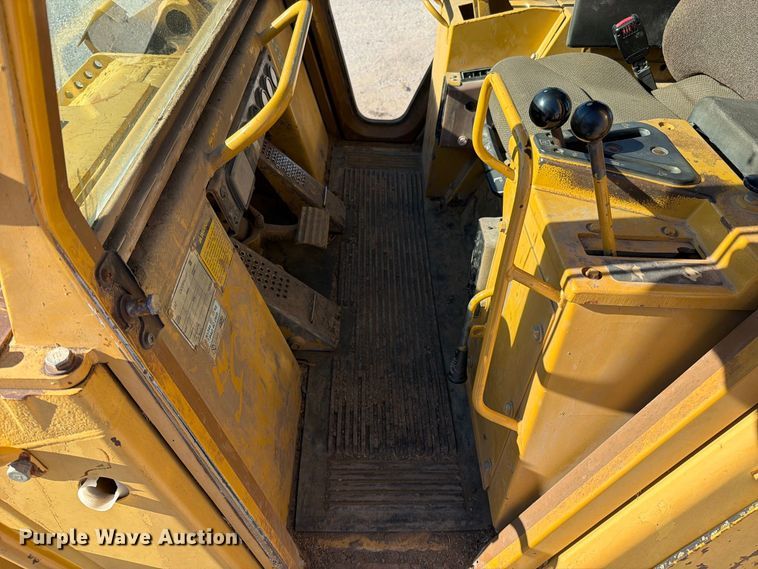 image for item FN5910 1995 Caterpillar 963B dozer