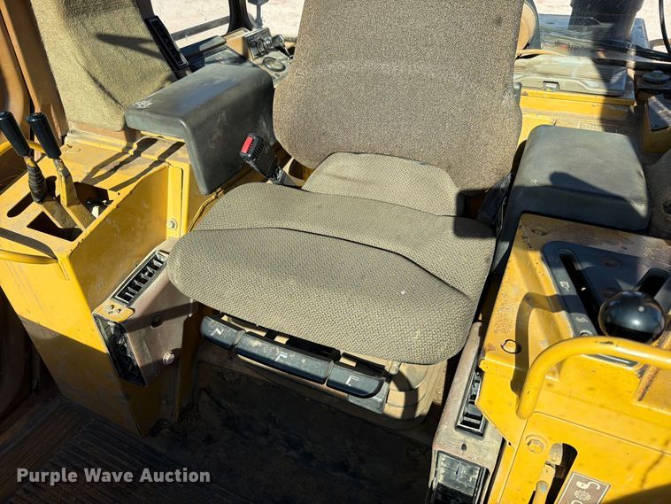 image for item FN5910 1995 Caterpillar 963B dozer