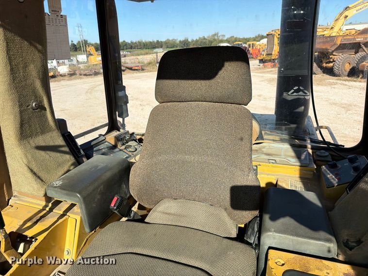 image for item FN5910 1995 Caterpillar 963B dozer