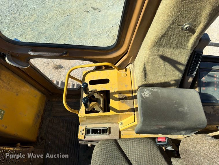 image for item FN5910 1995 Caterpillar 963B dozer