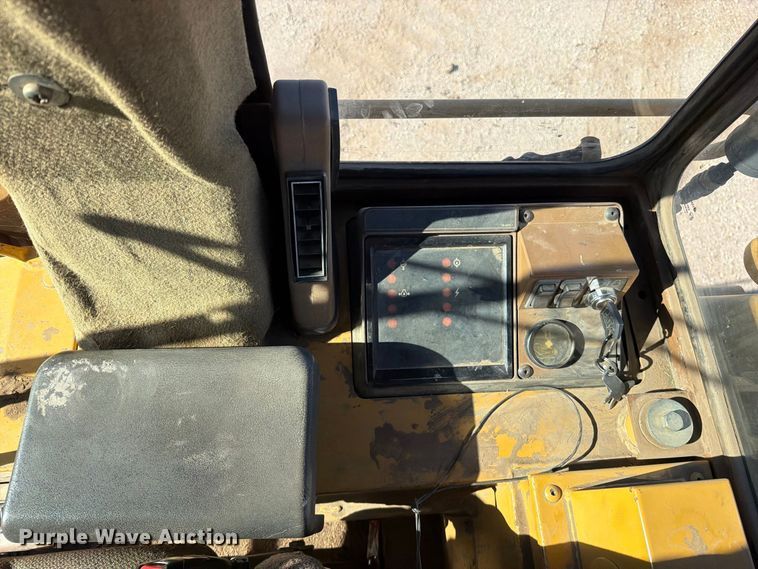 image for item FN5910 1995 Caterpillar 963B dozer
