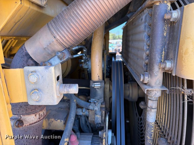 image for item FN5910 1995 Caterpillar 963B dozer