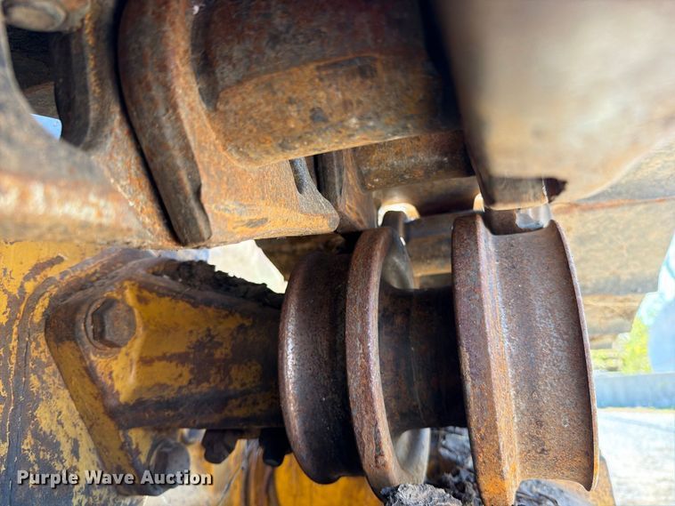 image for item FN5910 1995 Caterpillar 963B dozer