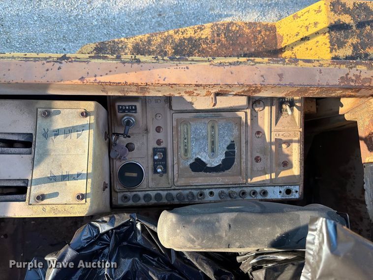 image for item FN5911 1985 Caterpillar 926 wheel loader