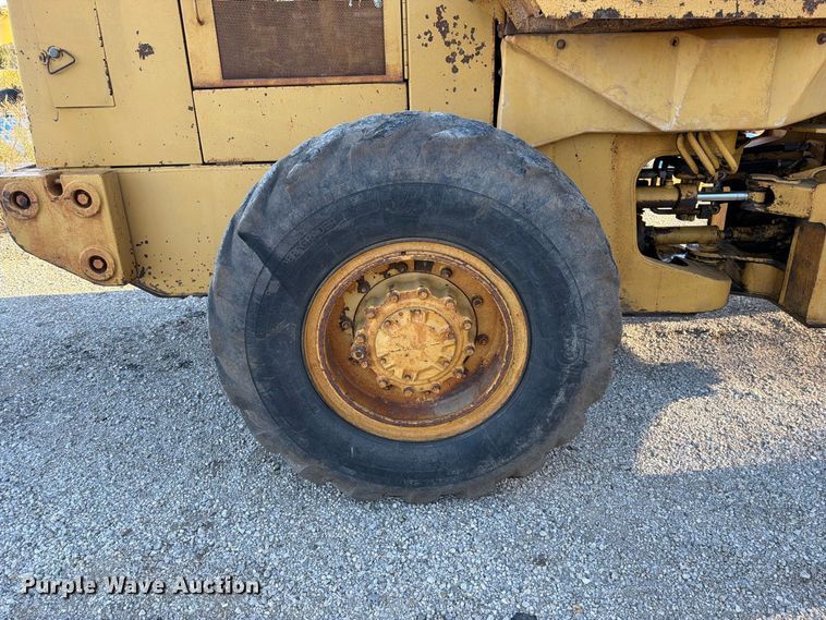image for item FN5911 1985 Caterpillar 926 wheel loader