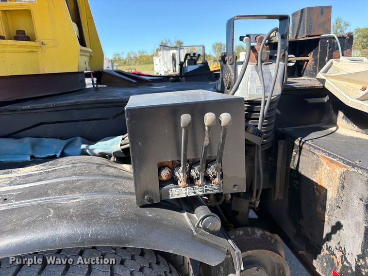image for item FP4074 1996 Freightliner crane truck