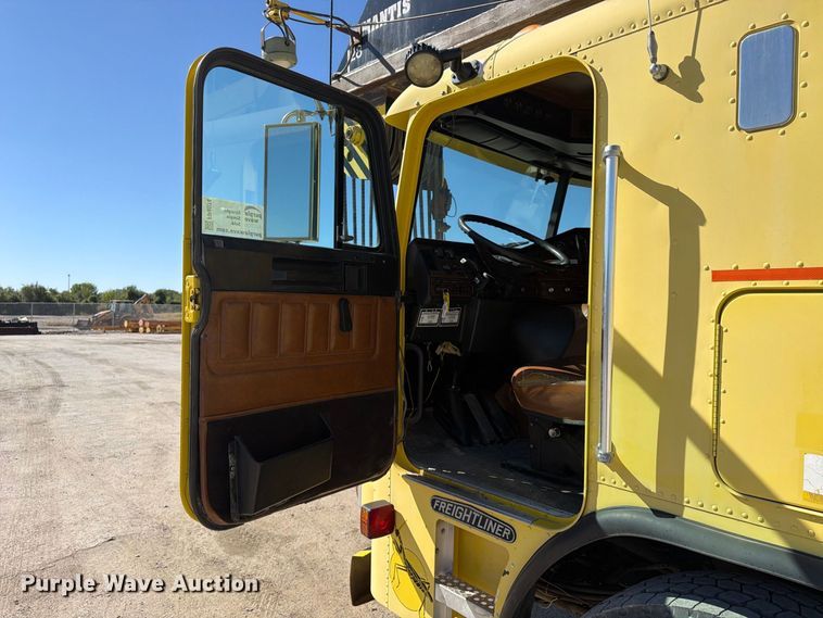 image for item FP4074 1996 Freightliner crane truck