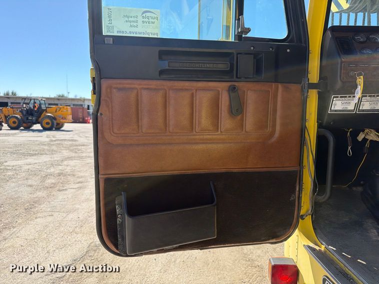 image for item FP4074 1996 Freightliner crane truck