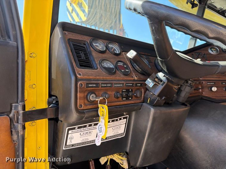 image for item FP4074 1996 Freightliner crane truck