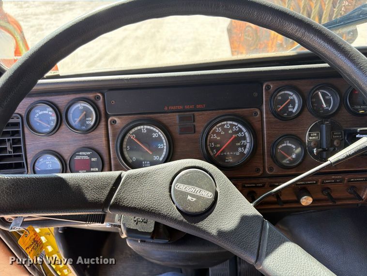 image for item FP4074 1996 Freightliner crane truck