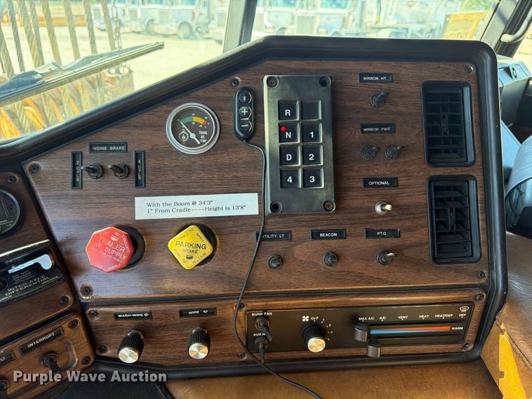 image for item FP4074 1996 Freightliner crane truck