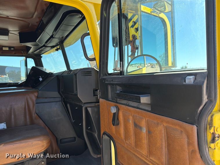 image for item FP4074 1996 Freightliner crane truck