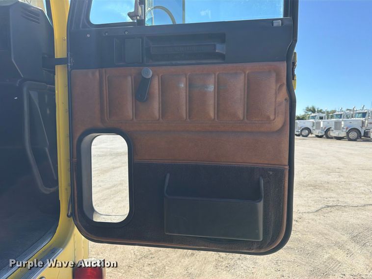 image for item FP4074 1996 Freightliner crane truck
