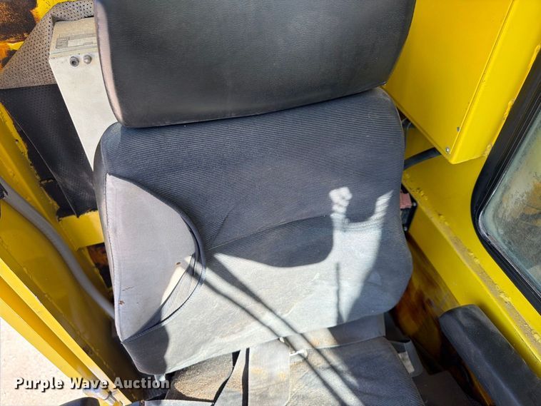 image for item FP4074 1996 Freightliner crane truck