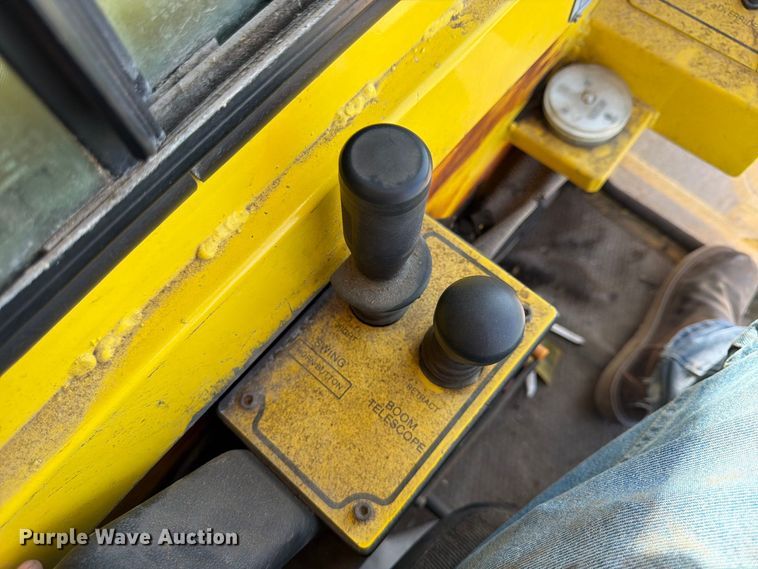 image for item FP4074 1996 Freightliner crane truck