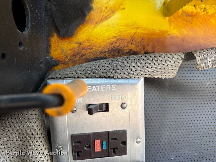 image for item FP4074 1996 Freightliner crane truck