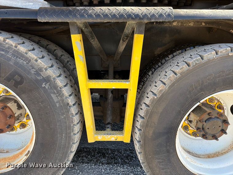 image for item FP4074 1996 Freightliner crane truck