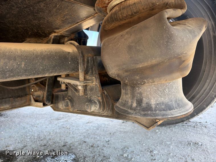 image for item FP4074 1996 Freightliner crane truck