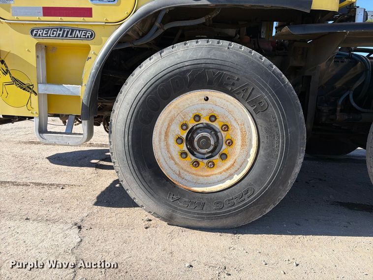 image for item FP4074 1996 Freightliner crane truck