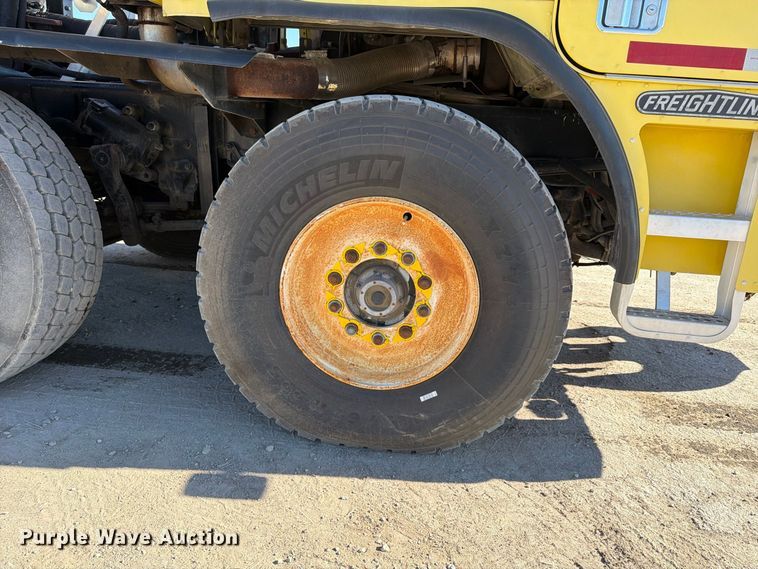 image for item FP4074 1996 Freightliner crane truck