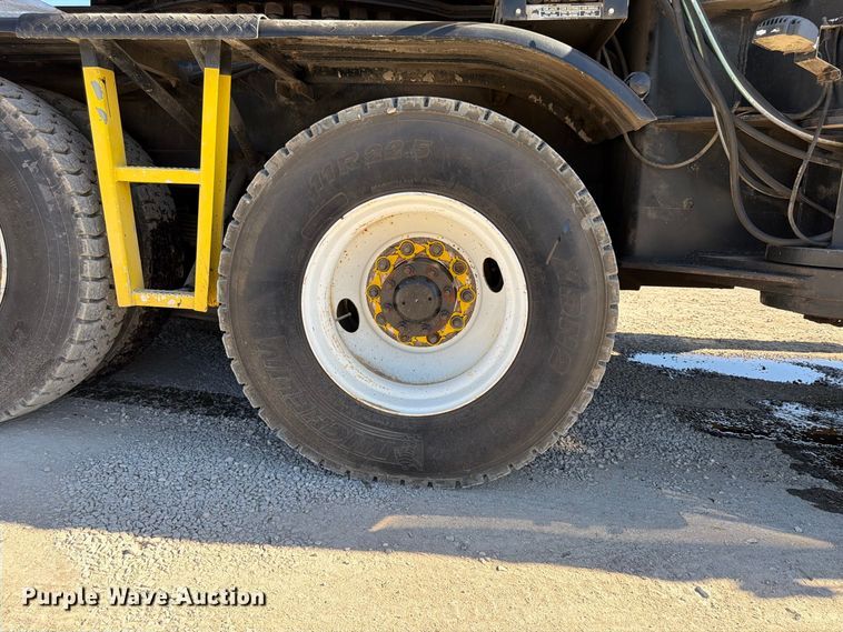 image for item FP4074 1996 Freightliner crane truck