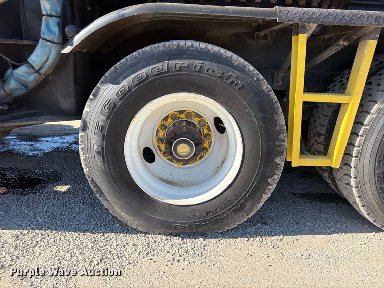 image for item FP4074 1996 Freightliner crane truck