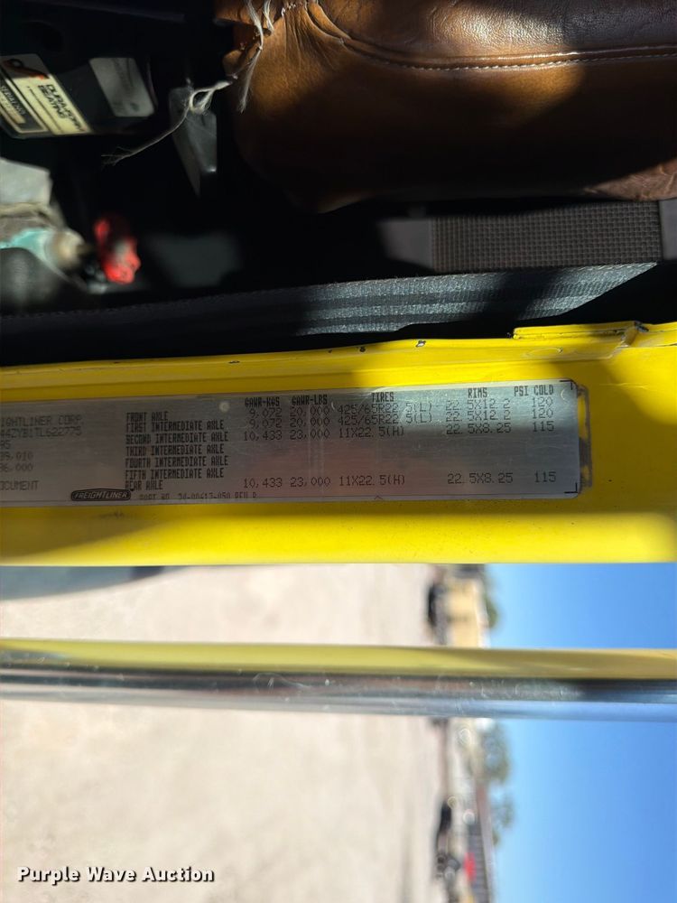 image for item FP4074 1996 Freightliner crane truck