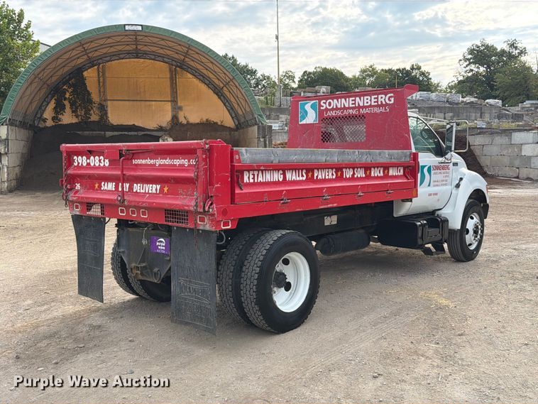 image for item FT6404 2000 Ford F650 Super Duty XL dump truck