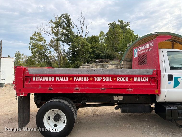 image for item FT6404 2000 Ford F650 Super Duty XL dump truck