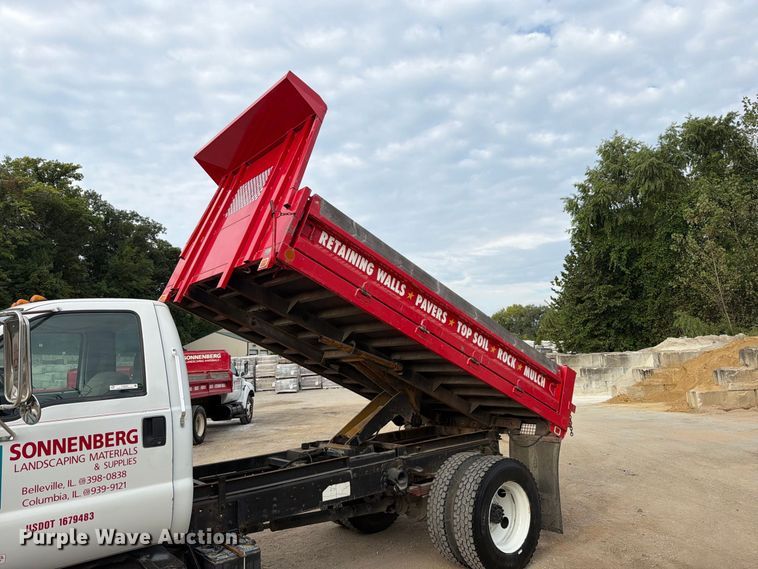 image for item FT6404 2000 Ford F650 Super Duty XL dump truck