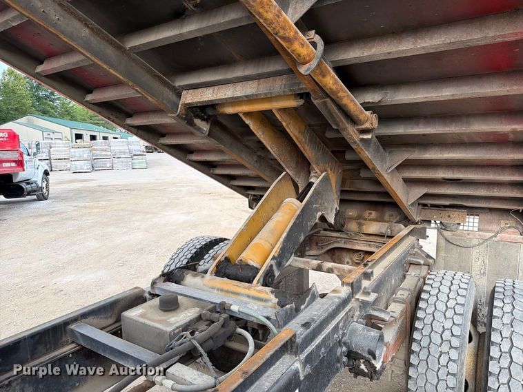 image for item FT6404 2000 Ford F650 Super Duty XL dump truck