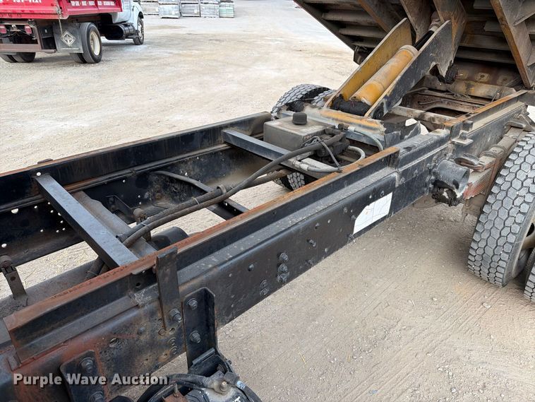 image for item FT6404 2000 Ford F650 Super Duty XL dump truck