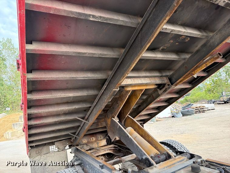 image for item FT6404 2000 Ford F650 Super Duty XL dump truck
