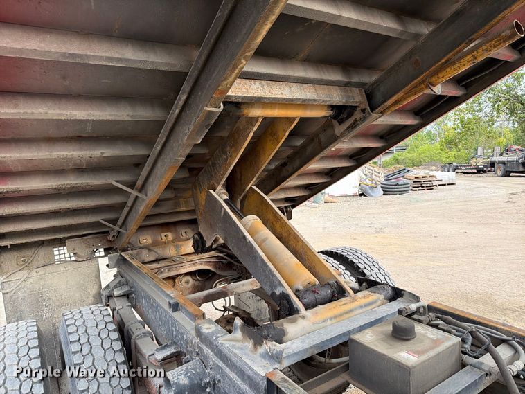 image for item FT6404 2000 Ford F650 Super Duty XL dump truck