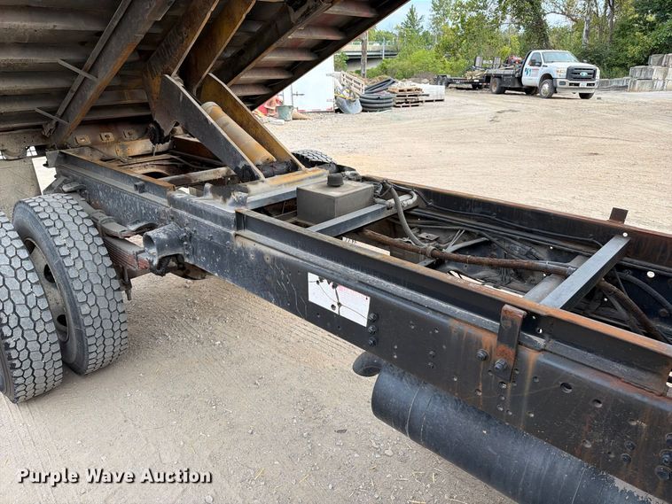 image for item FT6404 2000 Ford F650 Super Duty XL dump truck