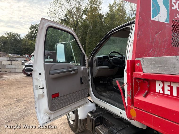 image for item FT6404 2000 Ford F650 Super Duty XL dump truck