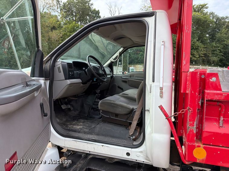 image for item FT6404 2000 Ford F650 Super Duty XL dump truck