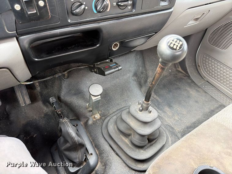image for item FT6404 2000 Ford F650 Super Duty XL dump truck