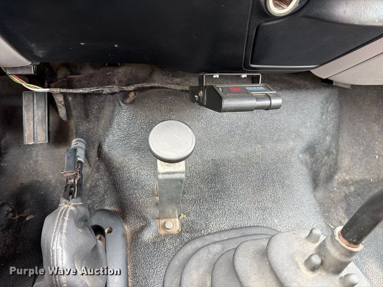 image for item FT6404 2000 Ford F650 Super Duty XL dump truck