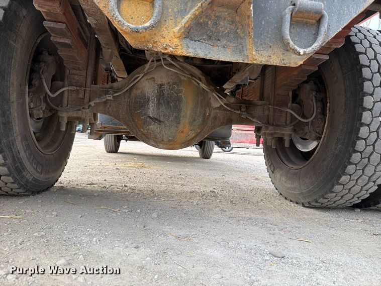 image for item FT6404 2000 Ford F650 Super Duty XL dump truck