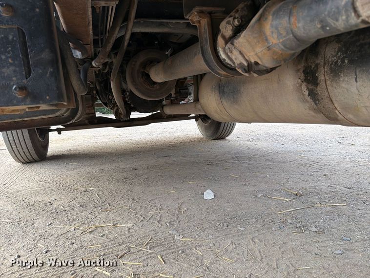 image for item FT6404 2000 Ford F650 Super Duty XL dump truck