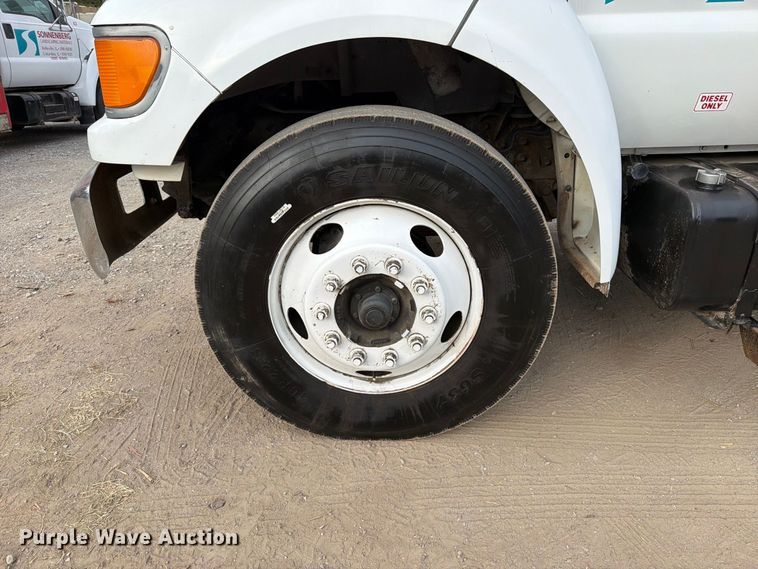 image for item FT6404 2000 Ford F650 Super Duty XL dump truck
